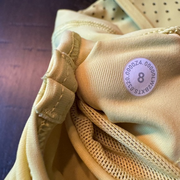 EUC Lululemon unleash strength bra medium strength b/c size 8 serpentine yellow - Picture 3 of 3